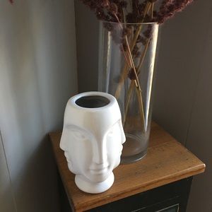 Bud vase (face)
